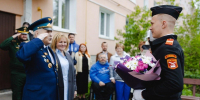 В Клину ветерана Великой Отечественной войны поздравили парадом у дома - Regions.Ru