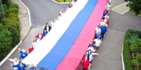 В пансионате «Клинский» пронесли 15-метровый флаг России - Regions.Ru